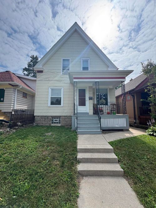 3222 N Newhall St, Milwaukee, WI, 53211-3042 | Card Image