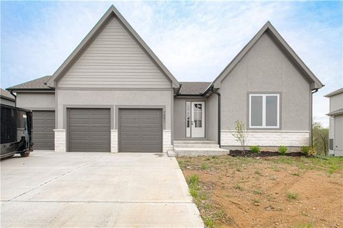 7551 N Gower Ave, Kansas City, MO, 64151-4250 | Card Image