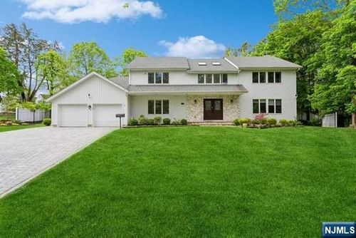 18 Cedar Ct, Closter, NJ, 07624-1055 | Card Image