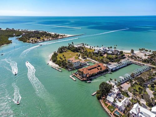 61 Cove Ln, Naples, FL, 34102-7949 | Card Image