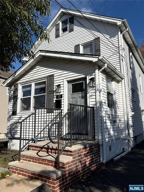 11 Holland Ave, Demarest, NJ, 07627-2607 | Card Image