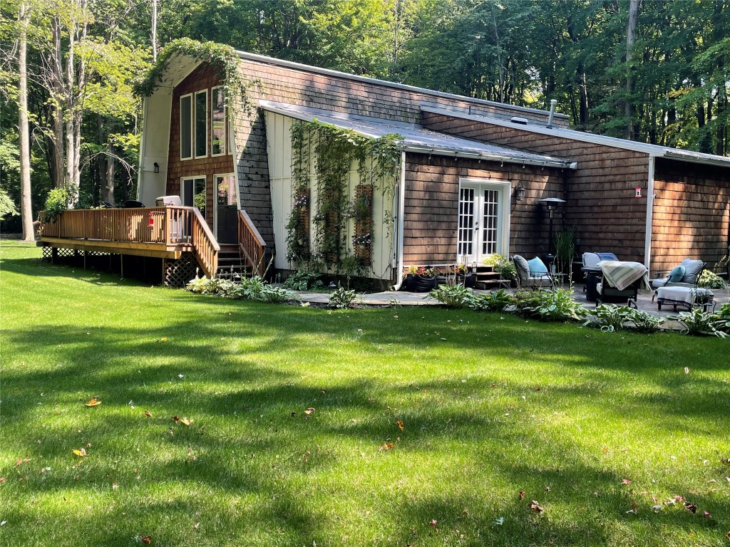 Bonaventure Dr, Erie, PA 16505
