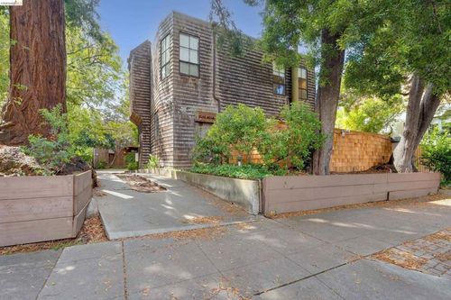 a-2316 Blake St, Berkeley, CA, 94704-2850 | Card Image