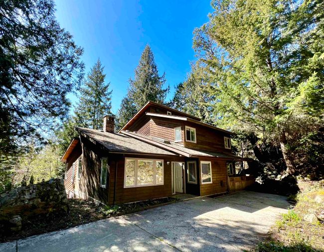 7462 Redrooffs Road, House other with 4 bedrooms, 3 bathrooms and 3 parking in Halfmoon Bay BC | Image 2