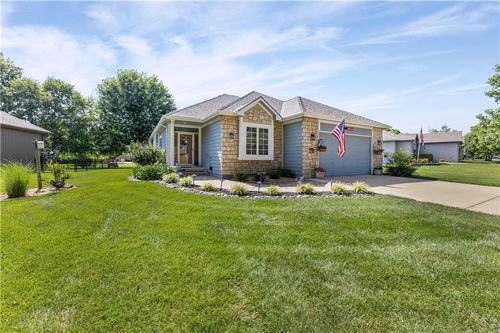 29412 Rockwood Ave, Paola, KS, 66071-5716 | Card Image
