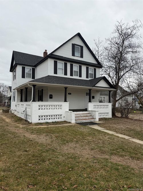 79 Brook St, Islip, NY, 11751-2001 | Card Image