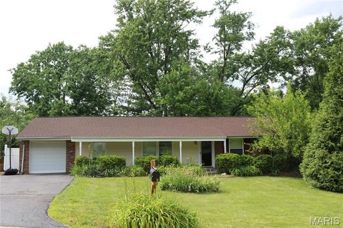 1033 Mackinac Dr, Saint Louis, MO, 63146-5120 | Card Image