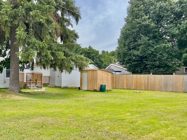 36 Alfred St W, Home with 8 bedrooms, 4 bathrooms and 3 parking in Wingham ON | Image 4