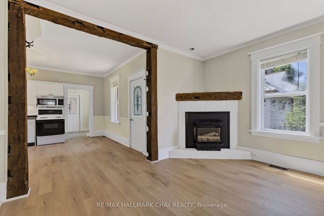 111 Penetang St, House other with 2 bedrooms, 2 bathrooms and 4 parking in Barrie ON | Image 5