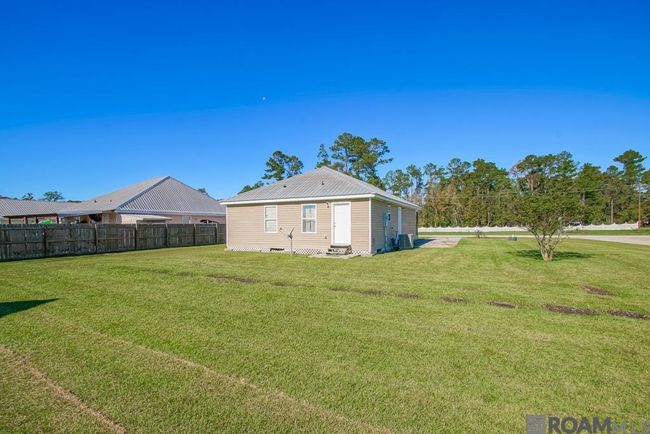 26350 Riverscape Dr, House other with 3 bedrooms, 2 bathrooms and 3 parking in Springfield LA | Image 29