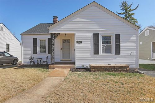 2712 Manderly Dr, Saint Louis, MO, 63144-2628 | Card Image
