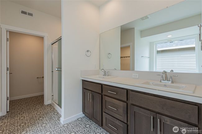 Primary Bathroom | Image 16