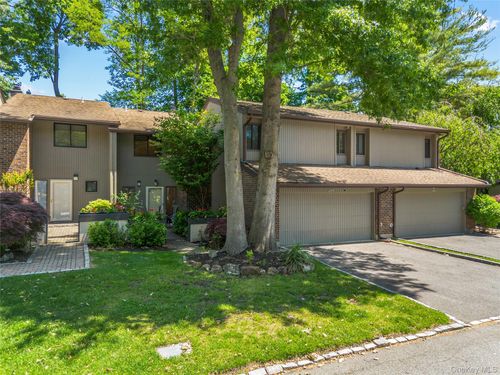 246 Hamlet Dr, Jericho, NY, 11753-2811 | Card Image