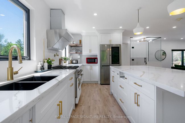 20 Hillview Cres, House other with 6 bedrooms, 5 bathrooms and 8 parking in Midhurst ON | Image 5