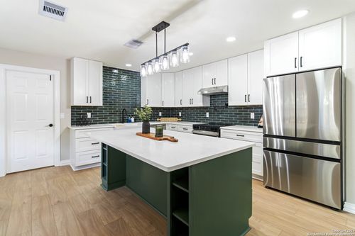 9611 Echo Gap, San Antonio, TX, 78254-6757 | Card Image