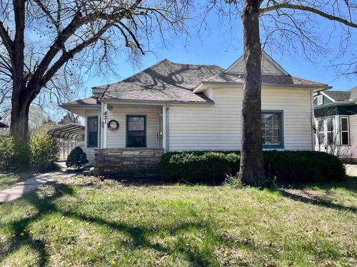 821 E 10th Ave, Winfield, KS, 67156-3708 | Card Image