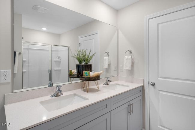 Bathroom | Image 24