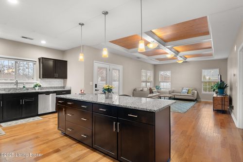 505 Eagle Pointe Dr, Louisville, KY, 40214-5460 | Card Image