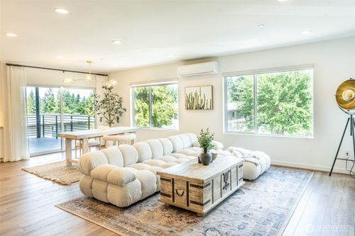 unit-301-15558 Ne 15th Pl, Bellevue, WA, 98007-8469 | Card Image