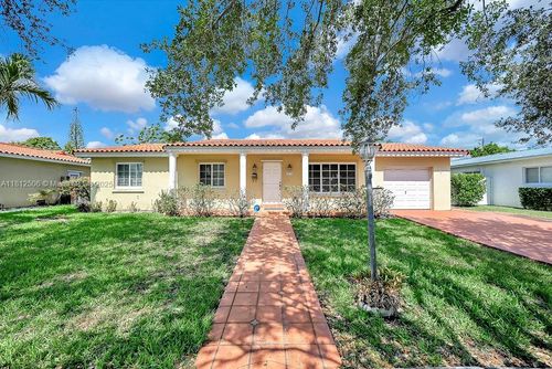 2032 Sw 97th Ct, Miami, FL, 33165-7516 | Card Image