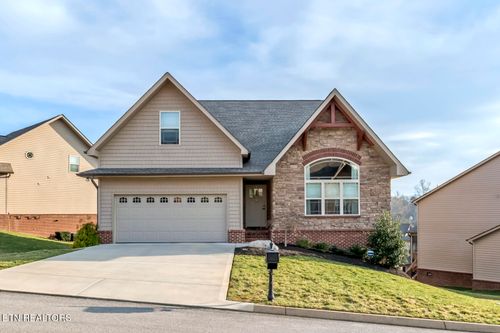8346 Shoregate Ln, Knoxville, TN, 37938-7402 | Card Image
