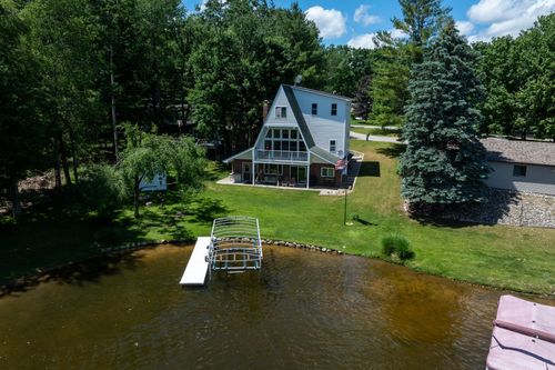 1032 Crown Point Dr, Weidman, MI, 48893-9374 | Card Image