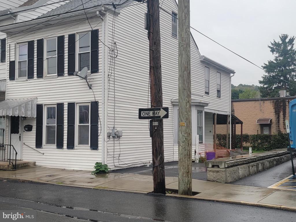 Lewis St, Minersville, PA 17954