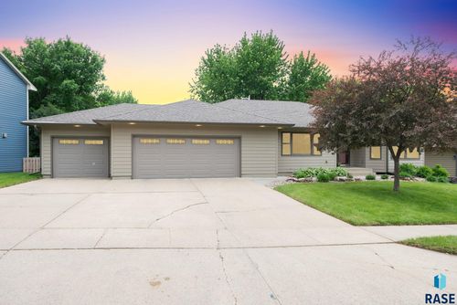 909 E 64th St, Sioux Falls, SD, 57108-4619 | Card Image