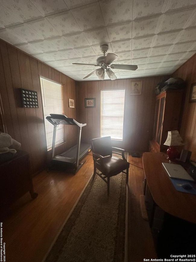 619 Pecan St, House other with 3 bedrooms, 1 bathrooms and null parking in Sabinal TX | Image 5