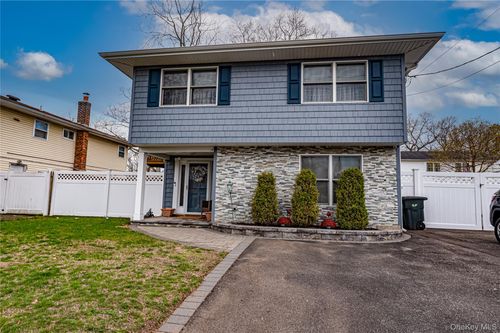 36 Leigh St, Huntington, NY, 11743-5235 | Card Image