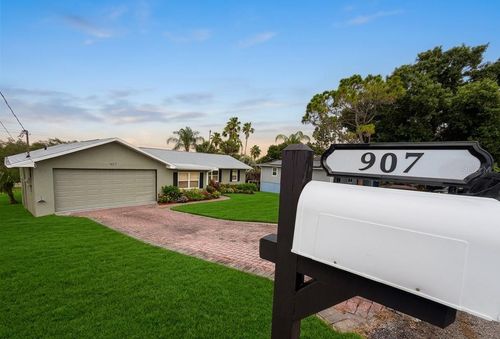 907 Valentina Dr, Dundee, FL, 33838-4303 | Card Image