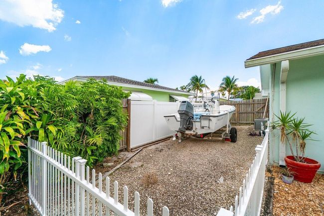 353 Mars Ave, House other with 2 bedrooms, 2 bathrooms and null parking in Tequesta FL | Image 25