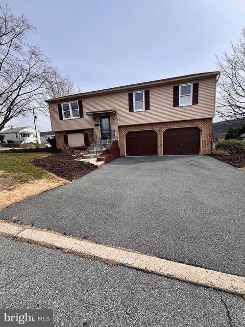 806 E Paoli St, ALLENTOWN, PA, 18103-5281 | Card Image