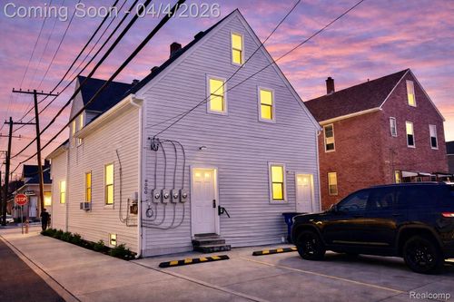 2433 Pulaski St, Hamtramck, MI, 48212-2993 | Card Image