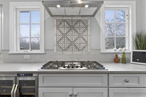 9815 Belinder Rd, Leawood, KS, 66206-2450 | Card Image