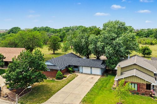 840 Pine Ct, McPherson, KS, 67460-5246 | Card Image