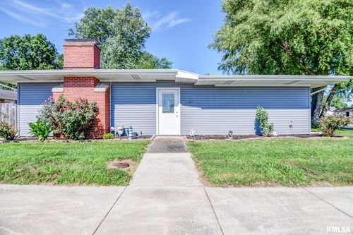 611 N Webster St, Taylorville, IL, 62568-1572 | Card Image