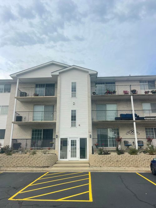 apt-a12-406 Sturdy Rd, Valparaiso, IN, 46383-4369 | Card Image