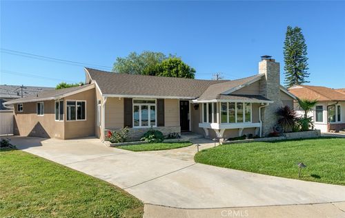 306 Parkwood Dr, Glendale, CA, 91202-1817 | Card Image