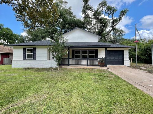 417 Jasmine St, Lake Jackson, TX, 77566-5420 | Card Image