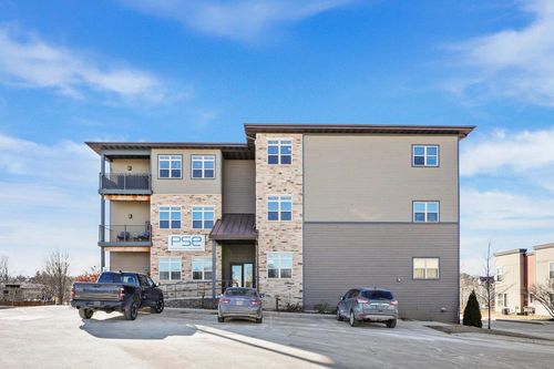 122 Wisconsin St, West Bend, WI, 53095-3424 | Card Image