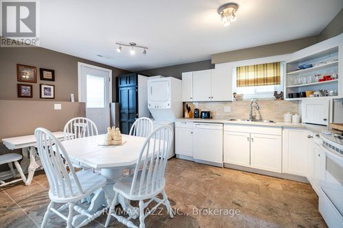 801 Tarn Crt, Oshawa, ON, L1J7C9 | Card Image