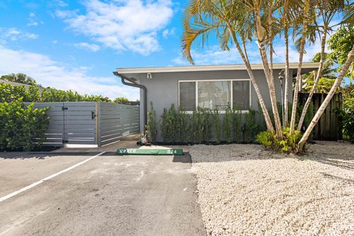 924 Ne 23rd Dr, Wilton Manors, FL, 33305-1232 | Card Image