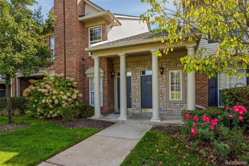 3582 Tremonte Cir S, Rochester, MI, 48306-5009 | Card Image