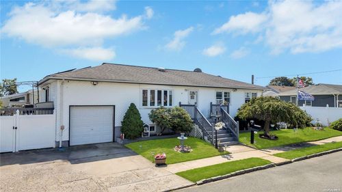 8 Georgia Rd, Amity Harbor, NY, 11701-4156 | Card Image