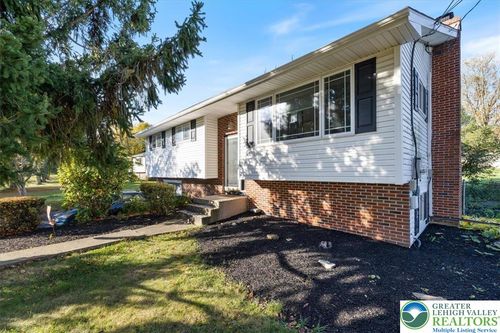 7512 S Main St, Coopersburg, PA, 18036-2442 | Card Image