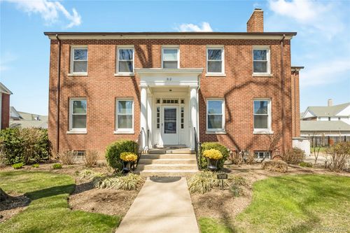 312 Ellington Ave E, Garden City, NY, 11530-4804 | Card Image