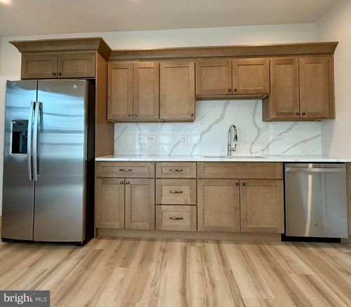 b-811 Collings Ave, COLLINGSWOOD, NJ, 08107-1747 | Card Image
