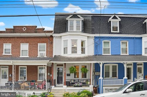 256 E Ross St, LANCASTER, PA, 17602-1940 | Card Image