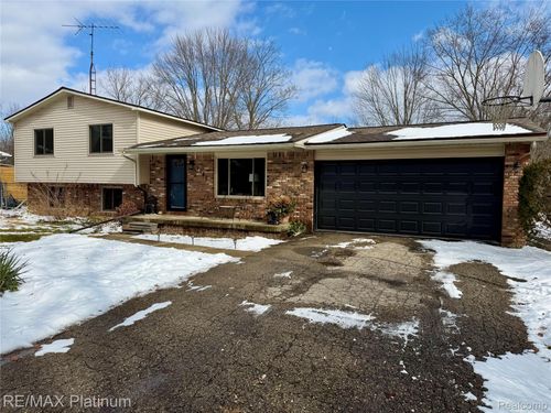 7085 Rivertown Rd, Swartz Creek, MI, 48473-8806 | Card Image